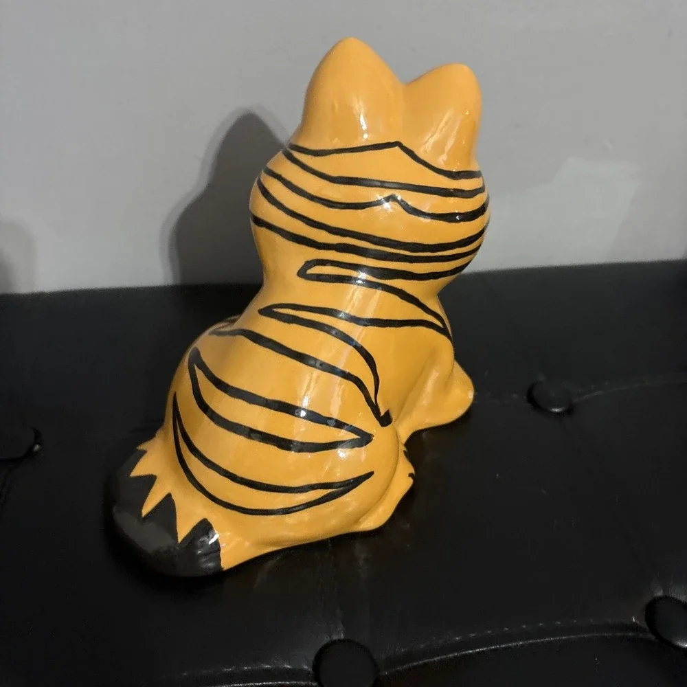 GARFIELD Cat Ceramic Figurine 6.5
